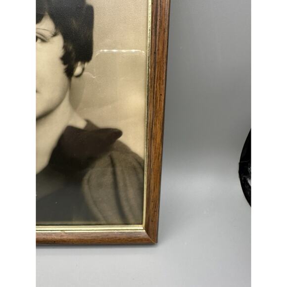 Photograph The Ultimate Flapper Antique 1920s Formal Portrait Wood Gold Edging - Picture 5 of 8